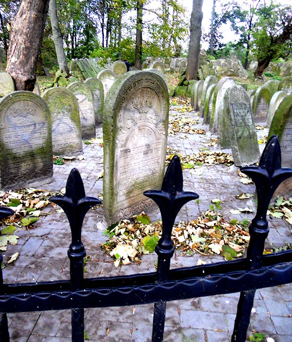 Odnowiony Cmentarz Żydowski